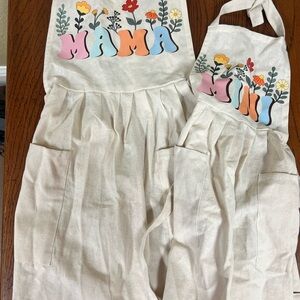 Matching “Mama & Mini” Floral Apron Set – 100% Cotton – Adult & Child